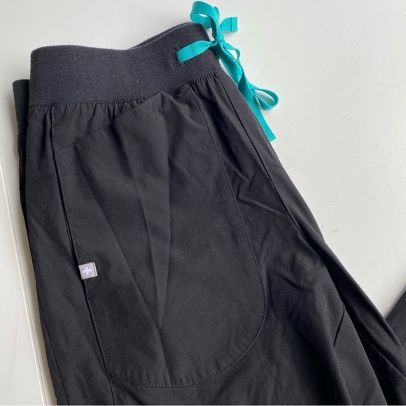 Figs  Fionlite material Joggers Size Small (Color Black) - Picture 11 of 14
